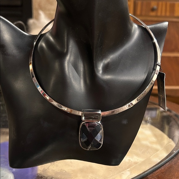 STUNNING Elegant Silver and Black Pendant Necklace - Picture 2 of 5